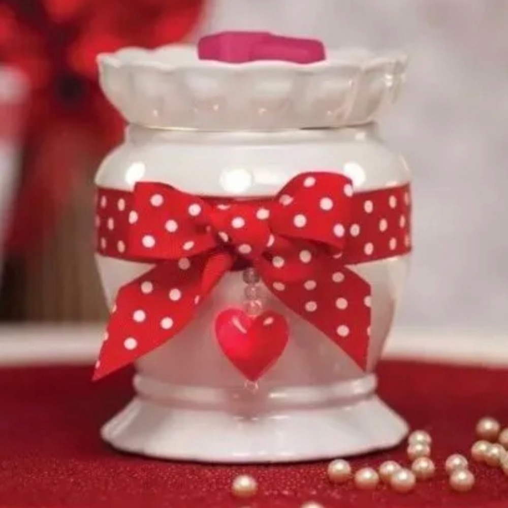 NEW Valentine Full size scentsy warmer